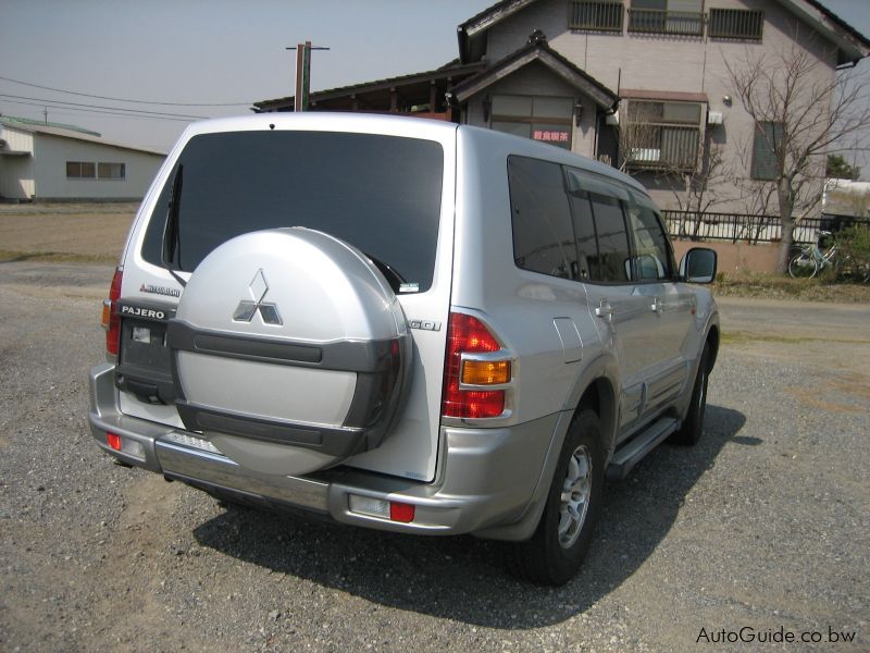 Mitsubishi pajero v75