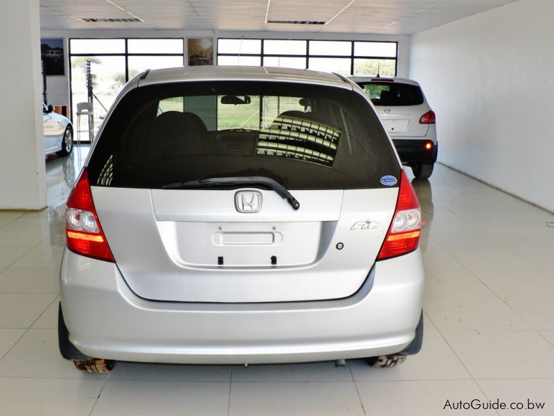 Honda fit 2001 года можно ли подключить флешку