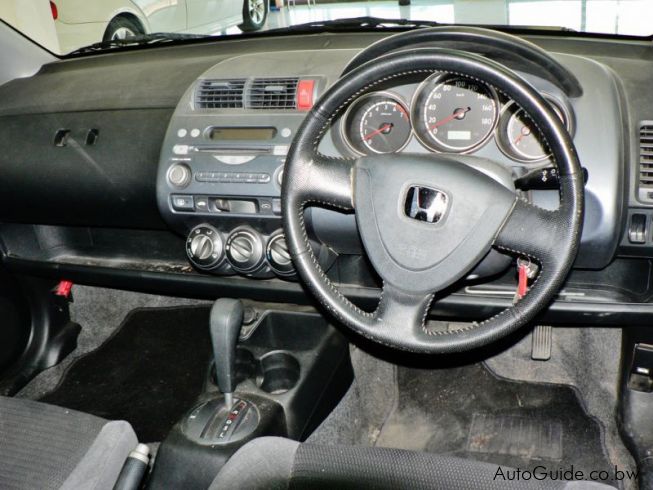 Honda fit 2001 года можно ли подключить флешку