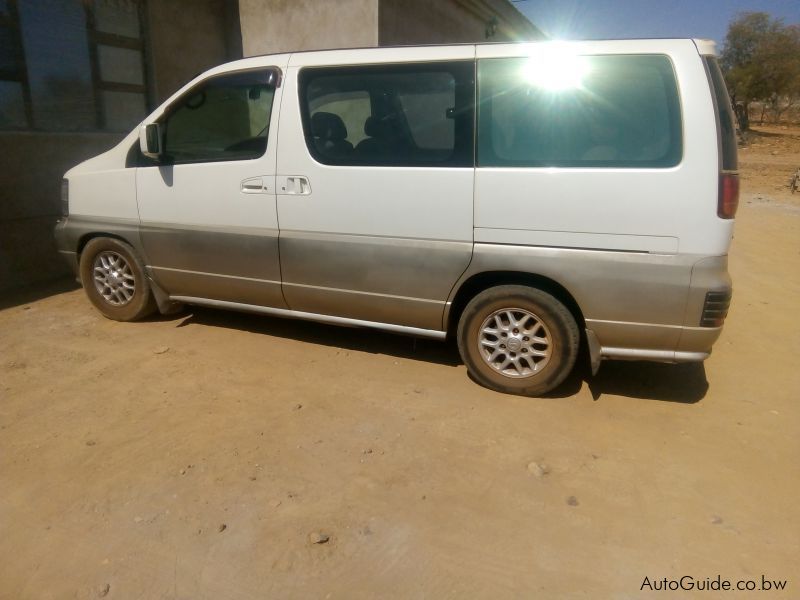 Nissan caravan elgrand минивэн