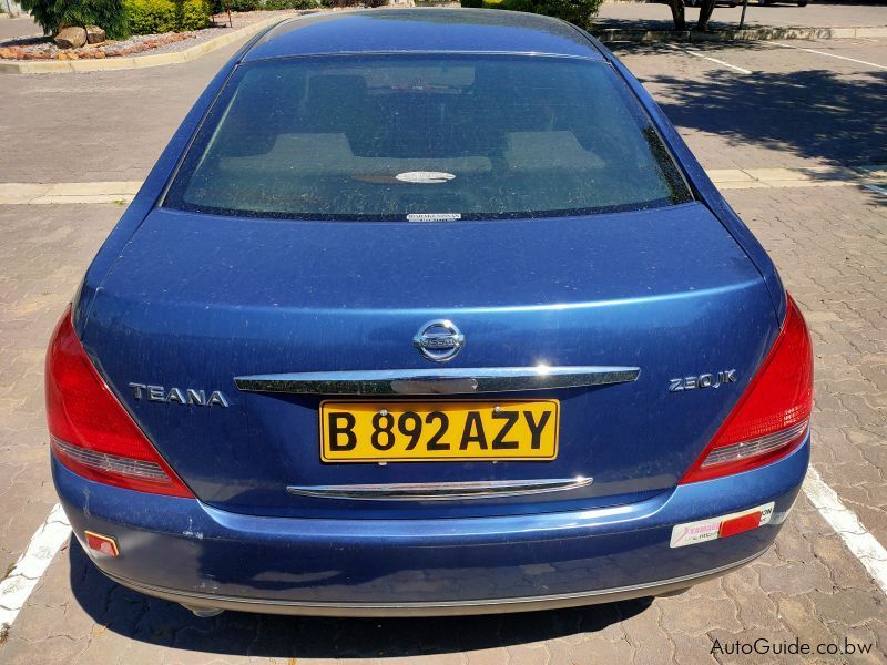 Nissan teana 2002