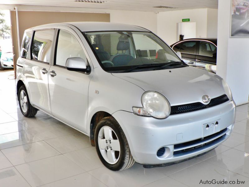 Toyota sienta 2003