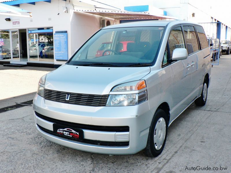 Toyota voxy 2003