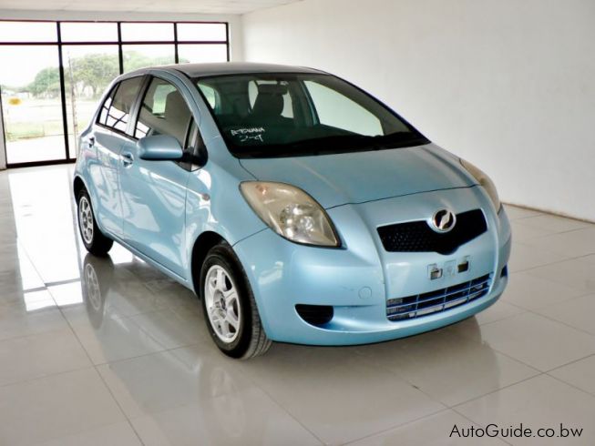 Toyota vitz 2005 год