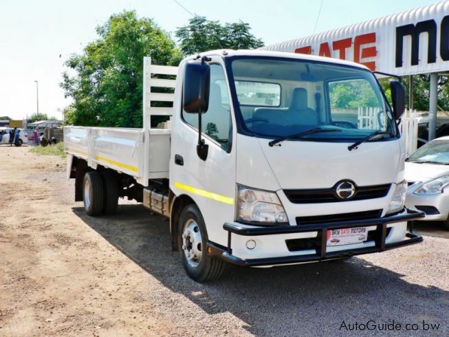 Hino 300 фара левая