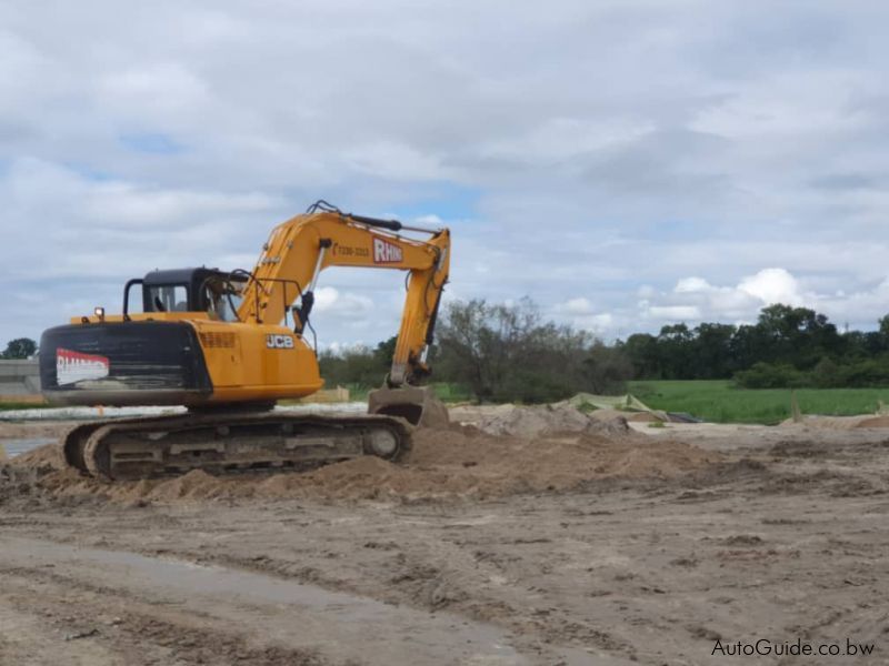 JCB JS 200 in Botswana