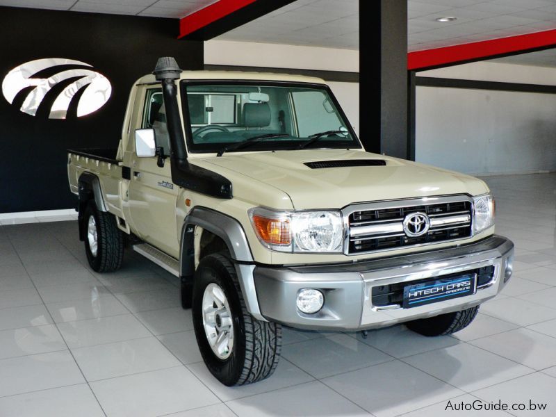 Toyota Land Cruiser LX V8 in Botswana