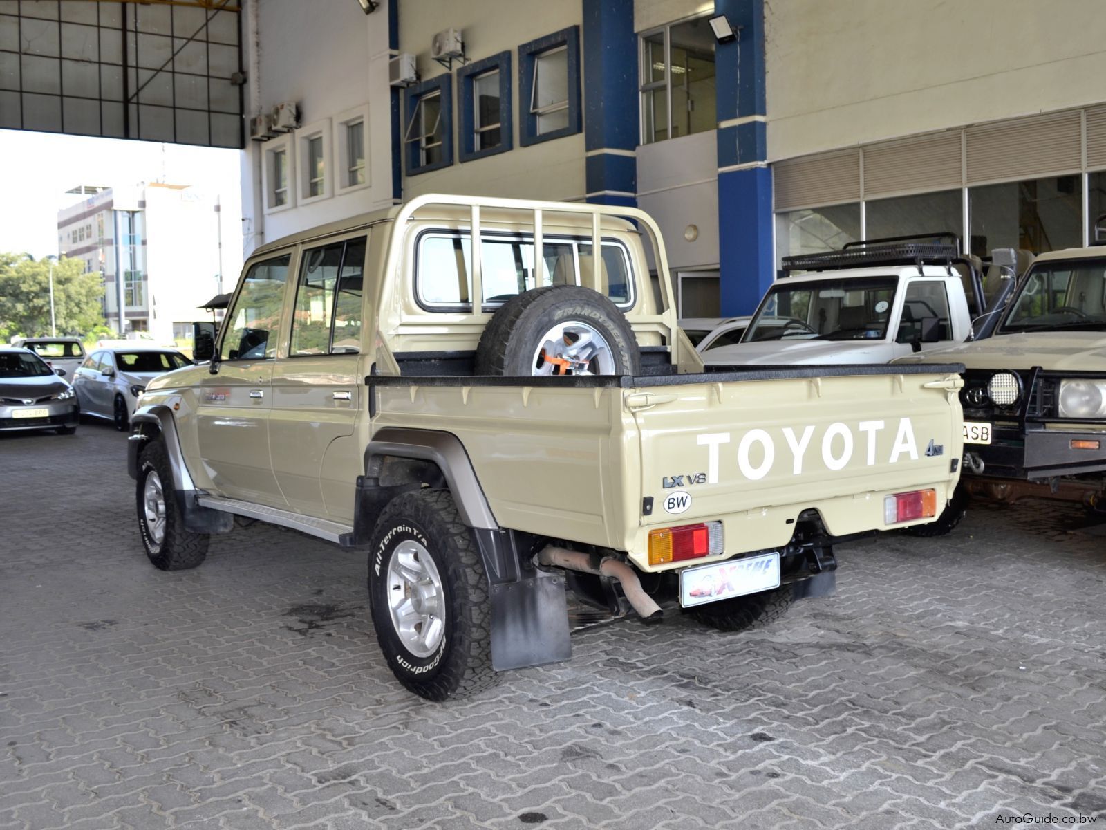 Toyota Land Cruiser LX V8 in Botswana