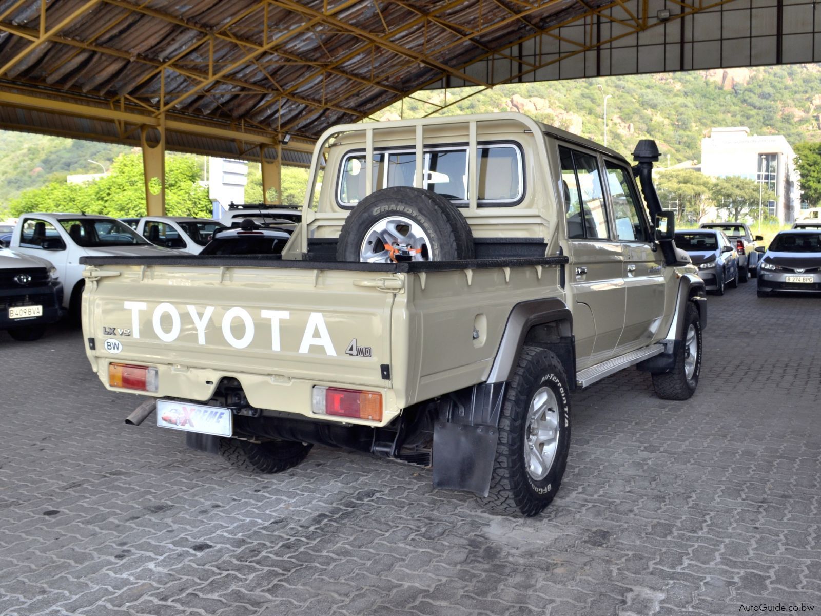 Toyota Land Cruiser LX V8 in Botswana