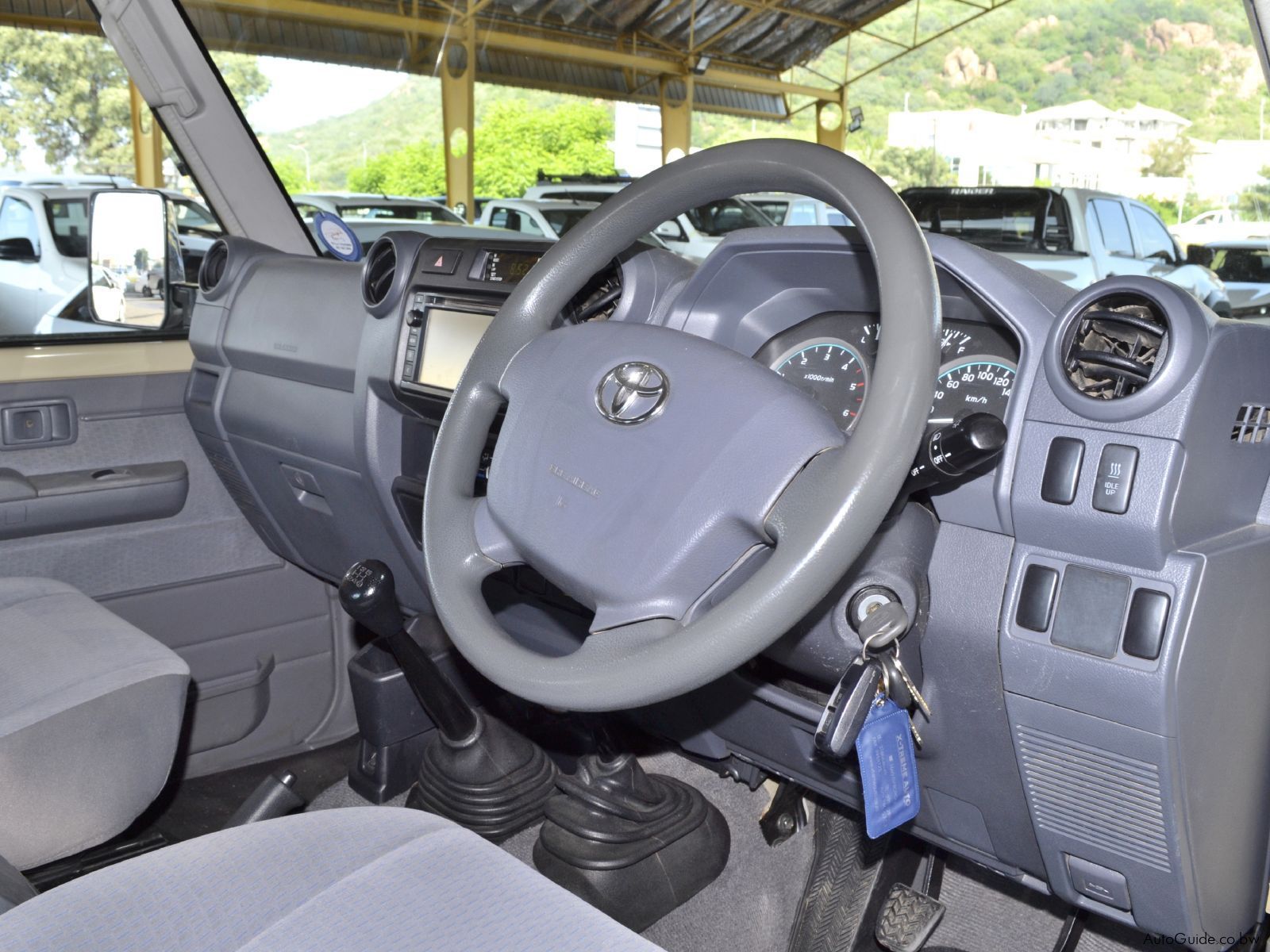 Toyota Land Cruiser LX V8 in Botswana