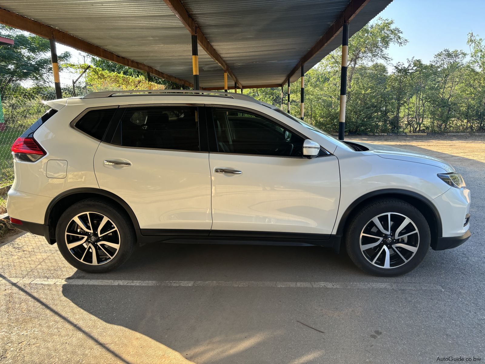 Nissan X-TRAIL, 2.5 TEKNA 4X4 CVT 7S in Botswana