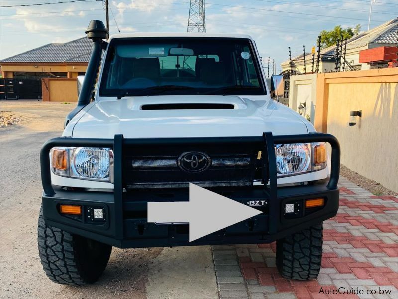 Toyota Land Cruiser LX V8 in Botswana