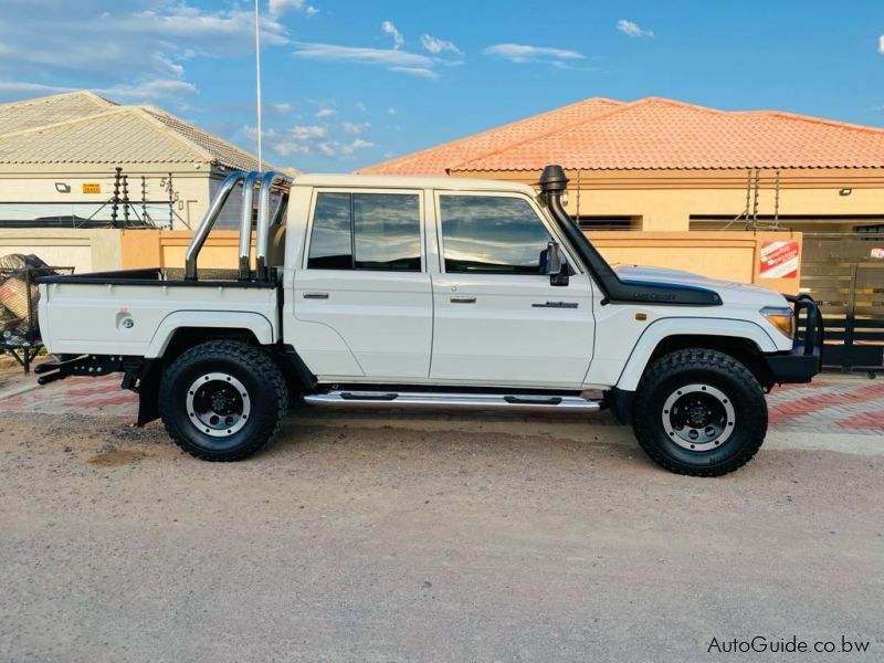 Toyota Land Cruiser LX V8 in Botswana