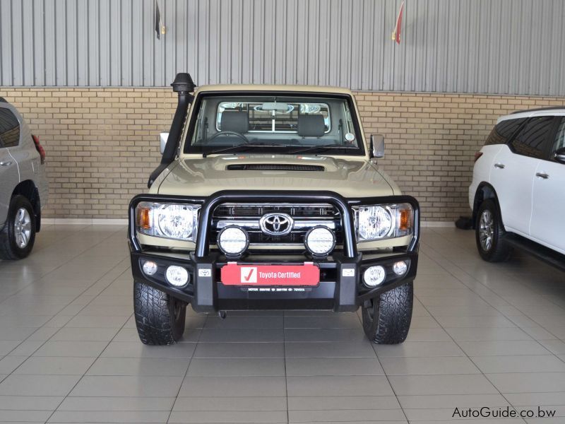 Toyota Land Cruiser LX V8 in Botswana