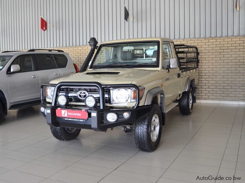 Toyota Land Cruiser LX V8 in Botswana