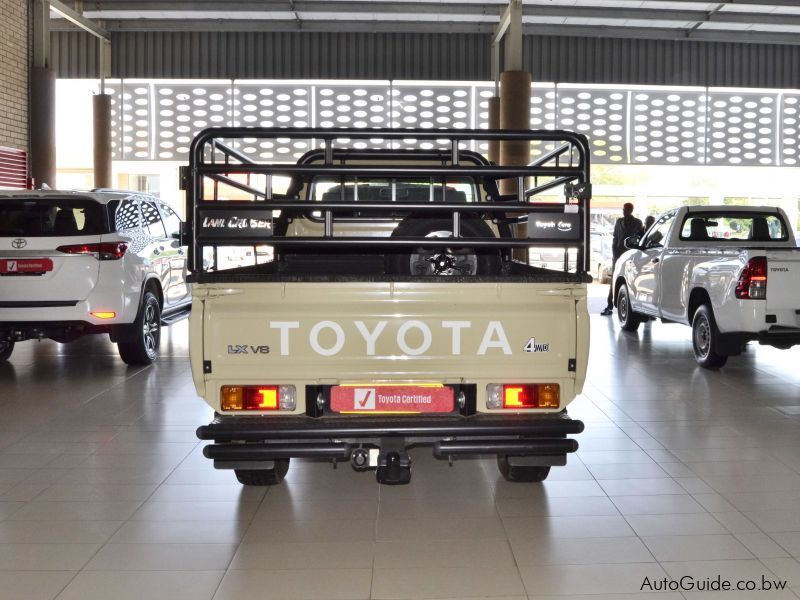 Toyota Land Cruiser LX V8 in Botswana