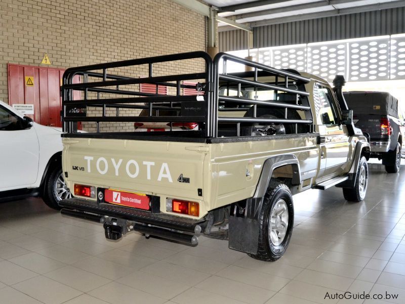 Toyota Land Cruiser LX V8 in Botswana